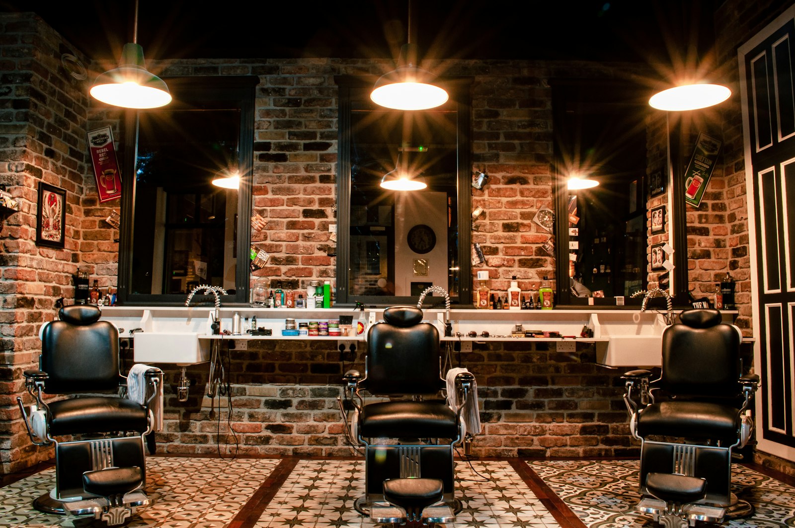 Kamoon Barbershop interior